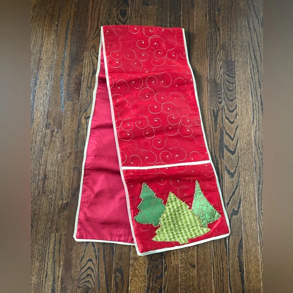 Pier 1 Imports 13”x72” Red/Gold/Green Christmas Tree Appliqué Table Runner - EUC